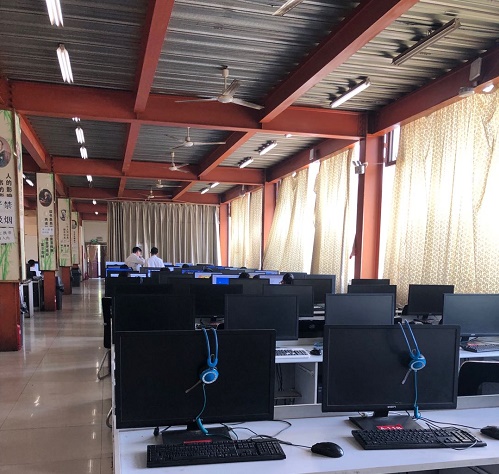 石家莊東華鐵路學(xué)校計算機(jī)教室