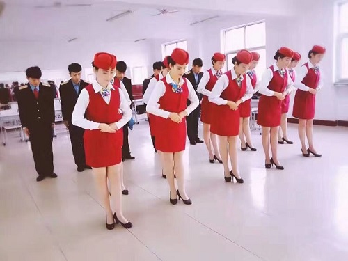 女生學高鐵乘務有什么優(yōu)勢？有沒有前途？