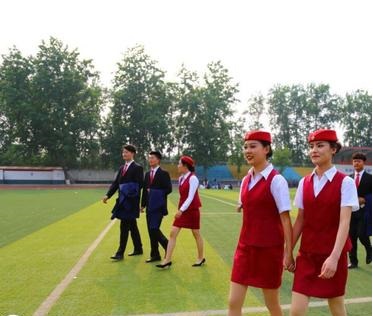 石家莊東華鐵路學校在校穿校服嗎？