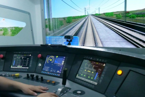 想當(dāng)火車司機(jī)？中專學(xué)歷也能報(bào)名！穩(wěn)定高薪 + 鐵飯碗！